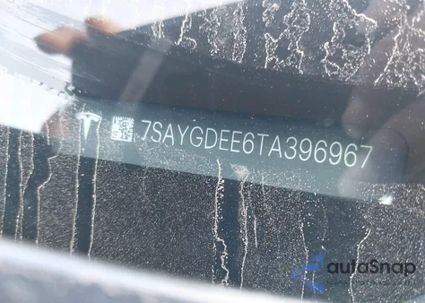 2026 Tesla Model Y Long Range Dual Motor All-Wheel Drive/Long Range Launch Series z USA, uszkodzony, nr VIN 7SAYGDEE6TA396967